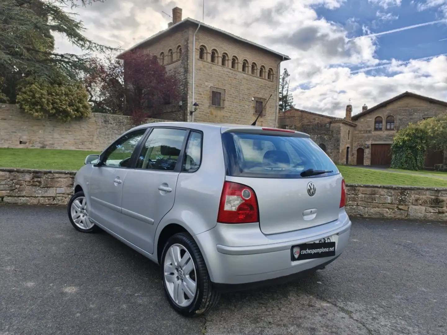 Volkswagen Polo 1.4 Trendline Plateado - 2