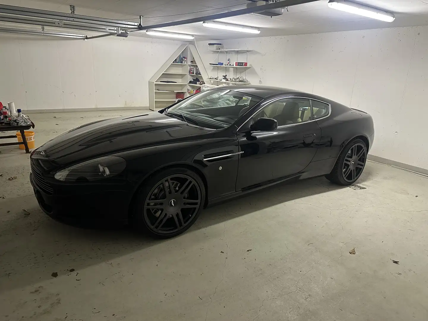 Aston Martin DB9 Touchtronic II - 1