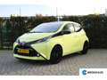 Toyota Aygo 1.0 VVT-i x-cite | Navigatie | Camera | Getint Gla Jaune - thumbnail 1
