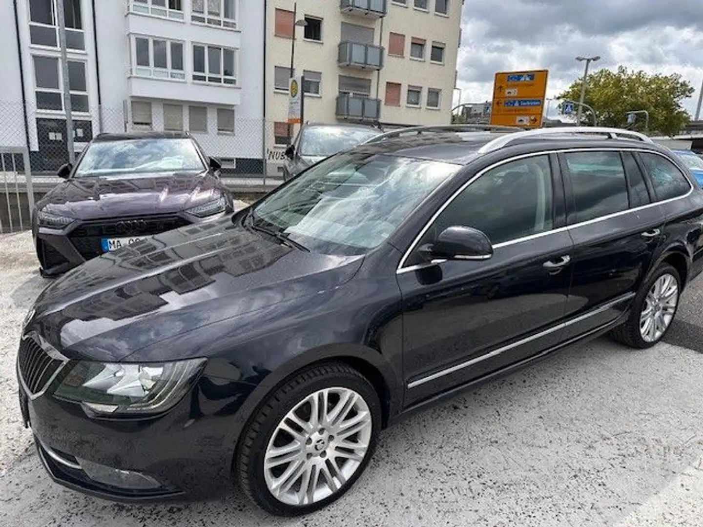 Skoda Superb Combi Elegance 4x4 2,0 TDI KeyLess+Park Schwarz - 1