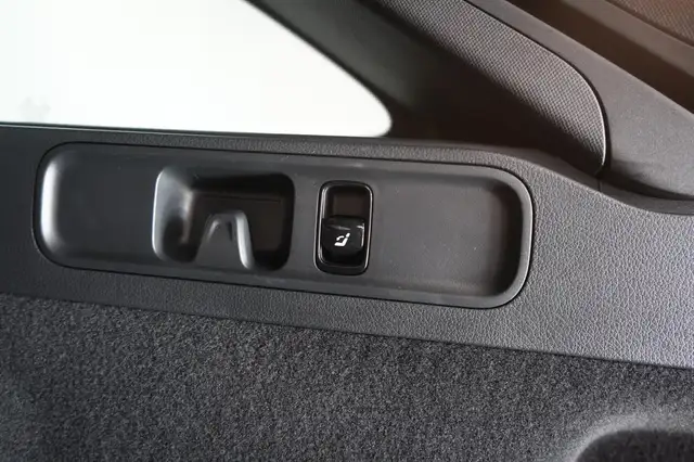 Mercedes-Benz 300 view 8