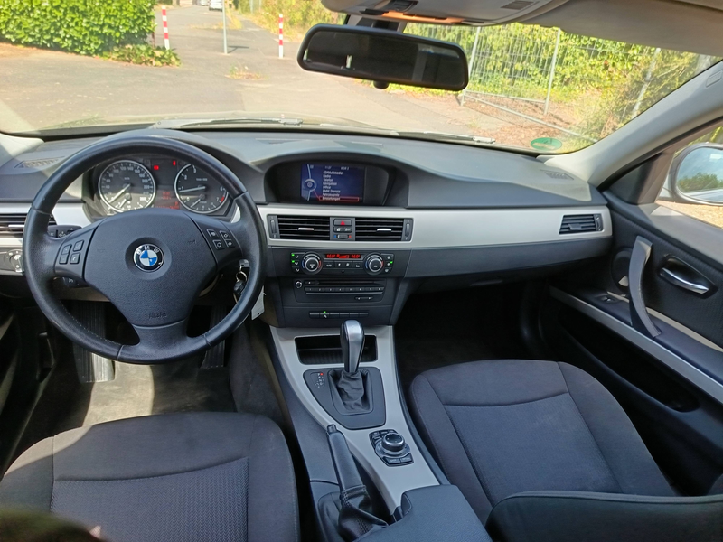 BMW 318 318i Touring Aut. Edition Exclusive — photo 7