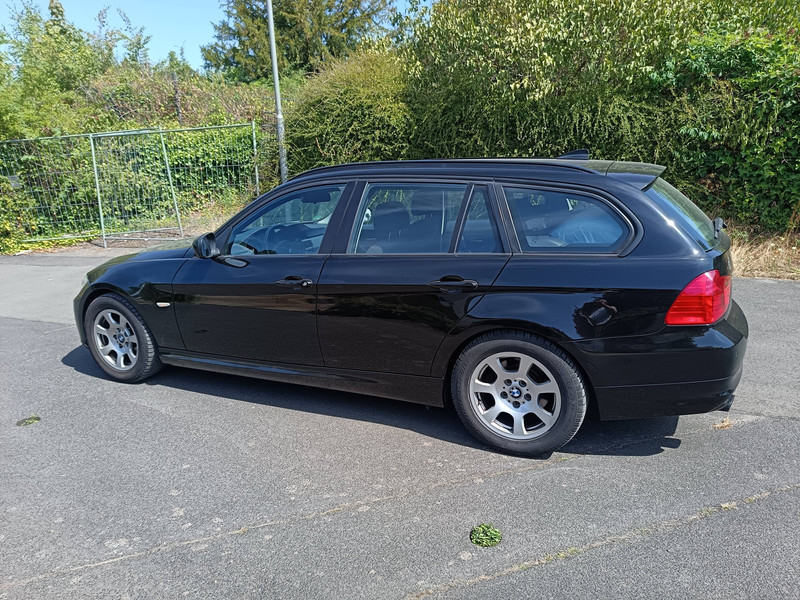 BMW 318 318i Touring Aut. Edition Exclusive — photo 2