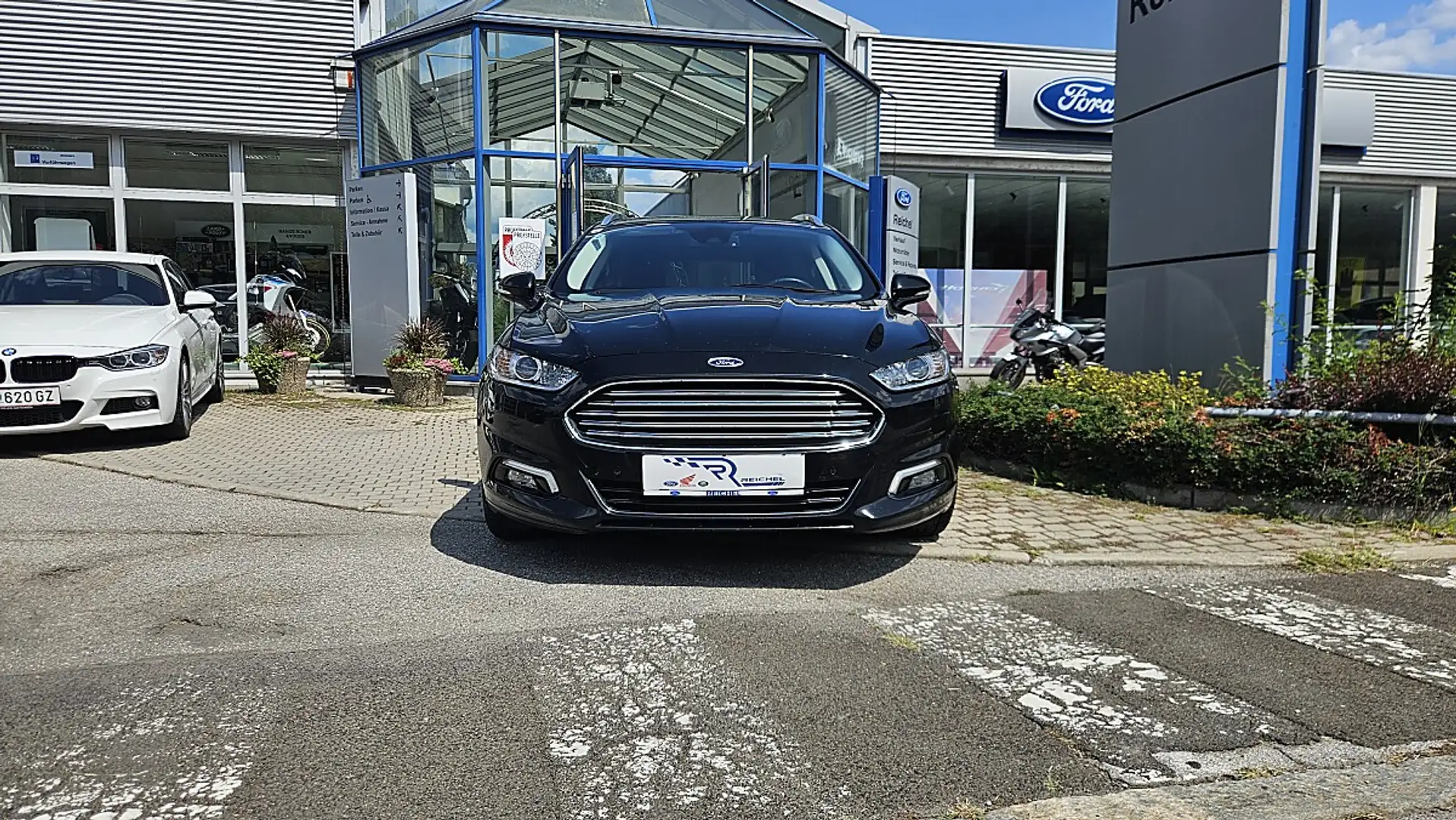 Ford Mondeo Traveller 2,0 TDCi Start/Stop Schwarz - 2