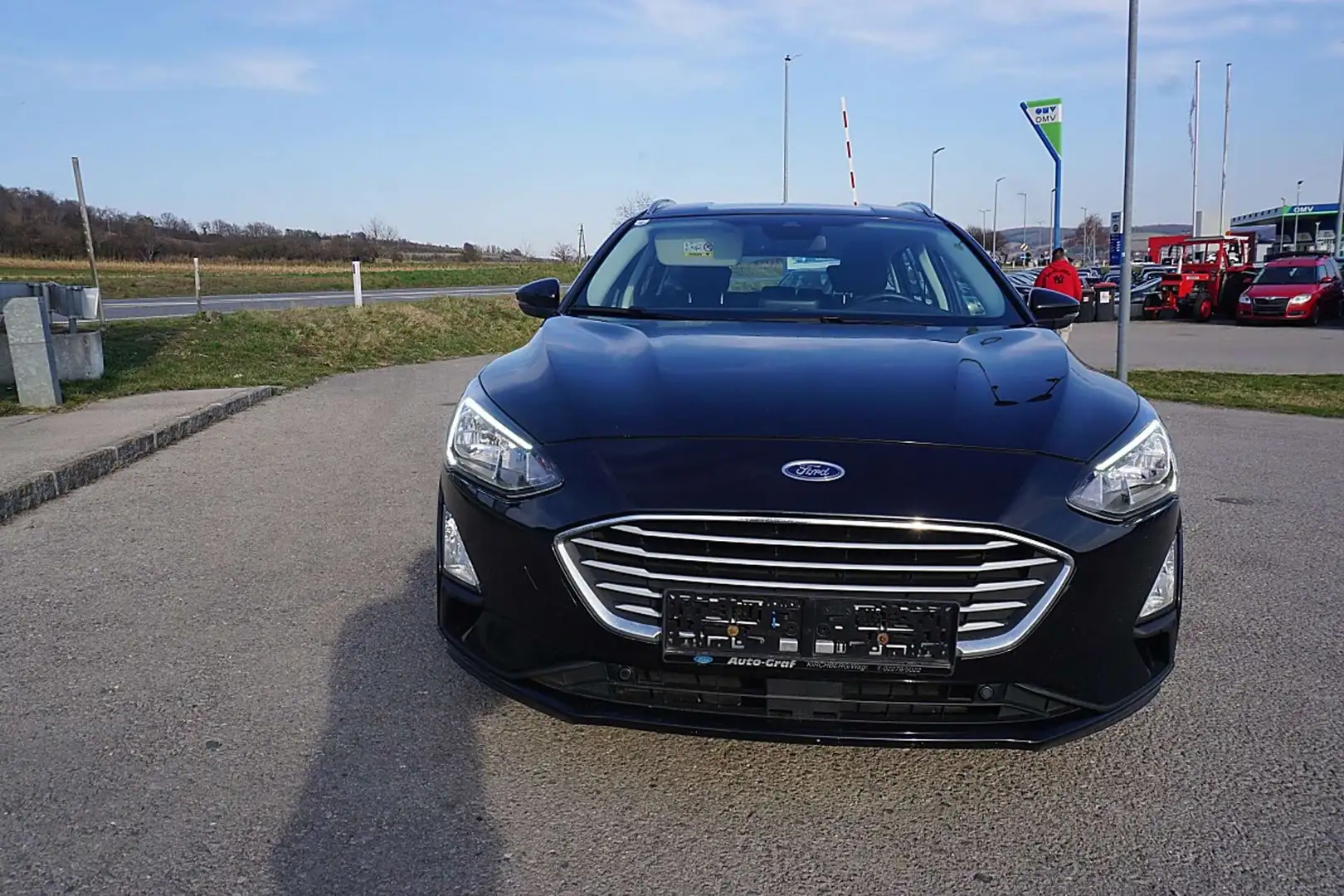 Ford Focus Traveller 1,5 EcoBlue Cool & Connect Schwarz - 1