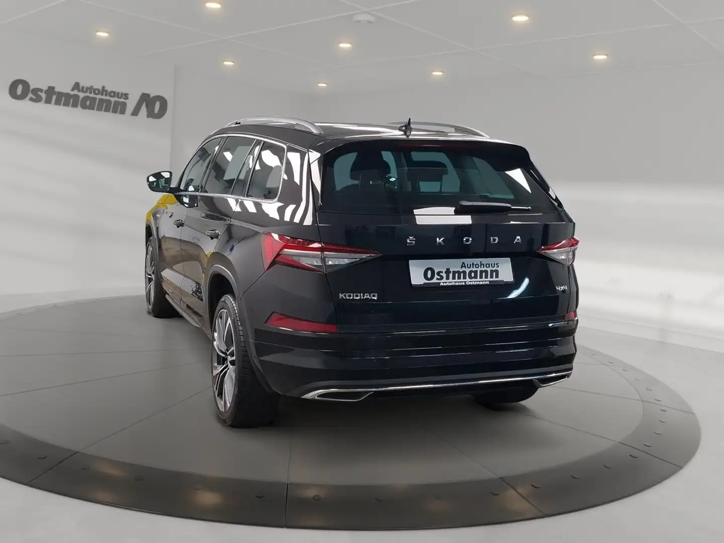Skoda Kodiaq 2.0 TDI 4x4 L&K AHK/Pano/Sitzklima/DCC/20Z Schwarz - 2