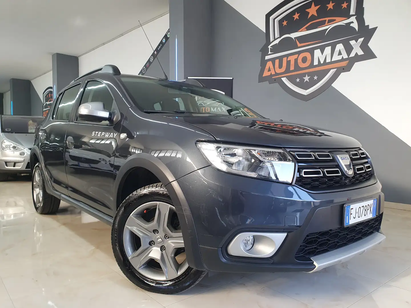 Dacia Sandero 2017 Stepway Stepway 0.9 tce turbo Gpl siva - 1