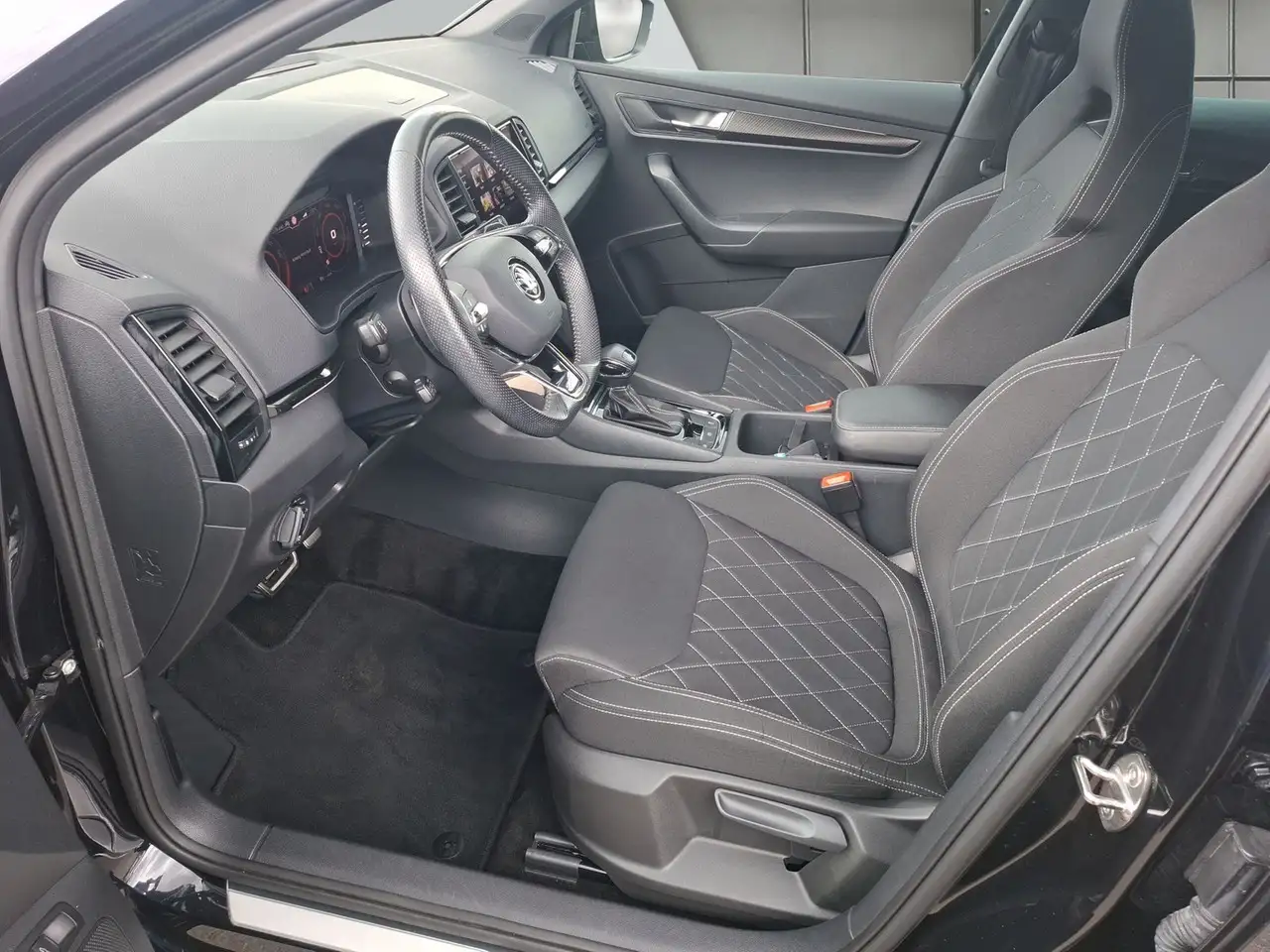 Skoda Karoq SPORTLINE 1,5 TSI DSG Klima Navi Rückfahrkamera, миниатюра 10