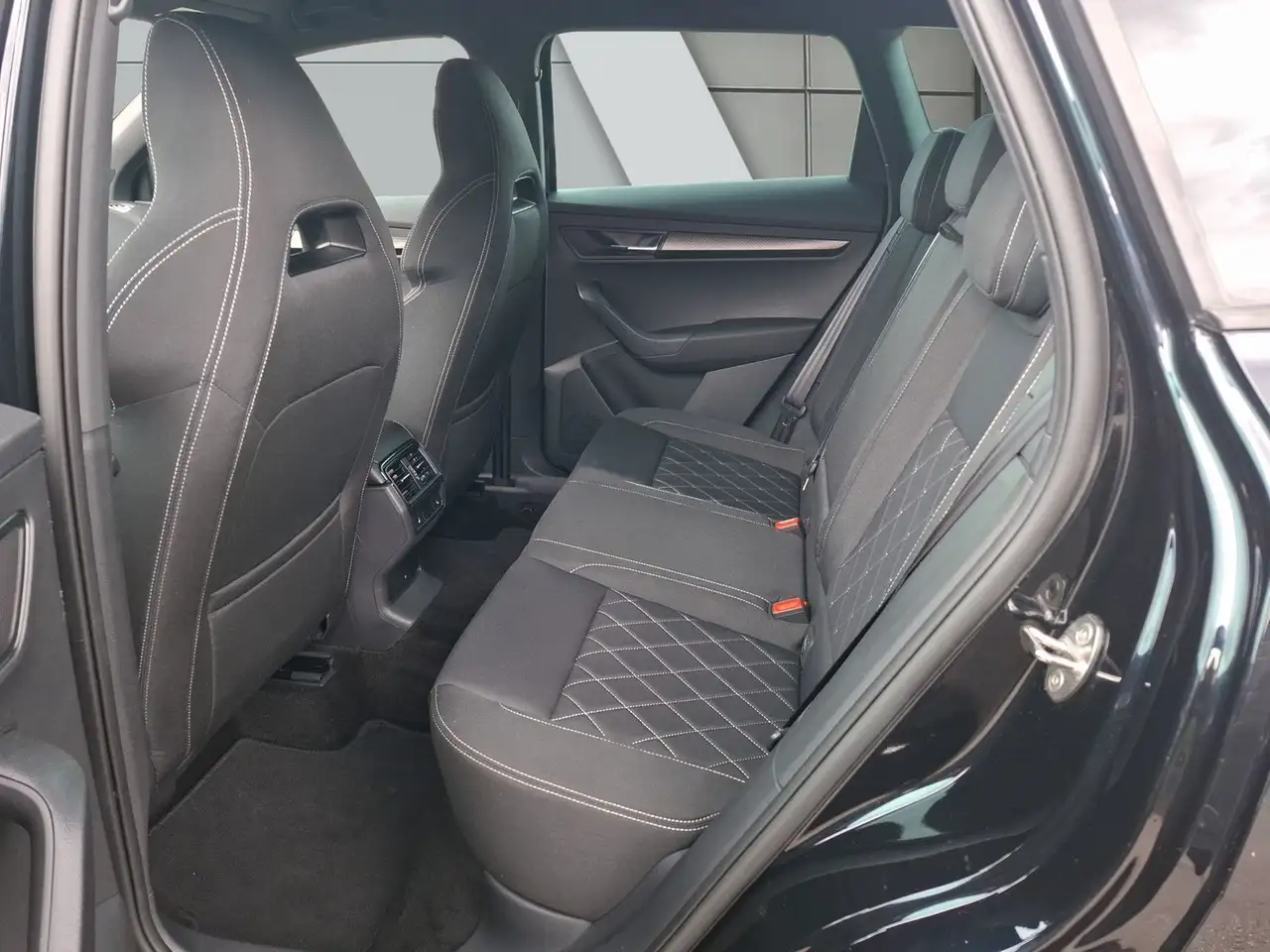 Skoda Karoq SPORTLINE 1,5 TSI DSG Klima Navi Rückfahrkamera, миниатюра 11