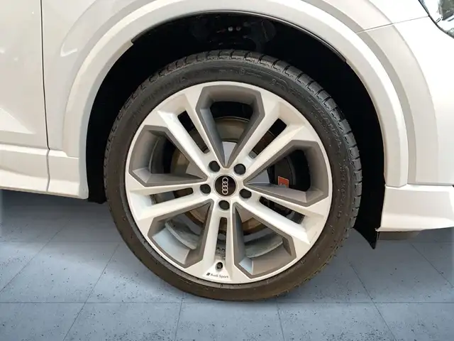 Audi SQ2 view 7