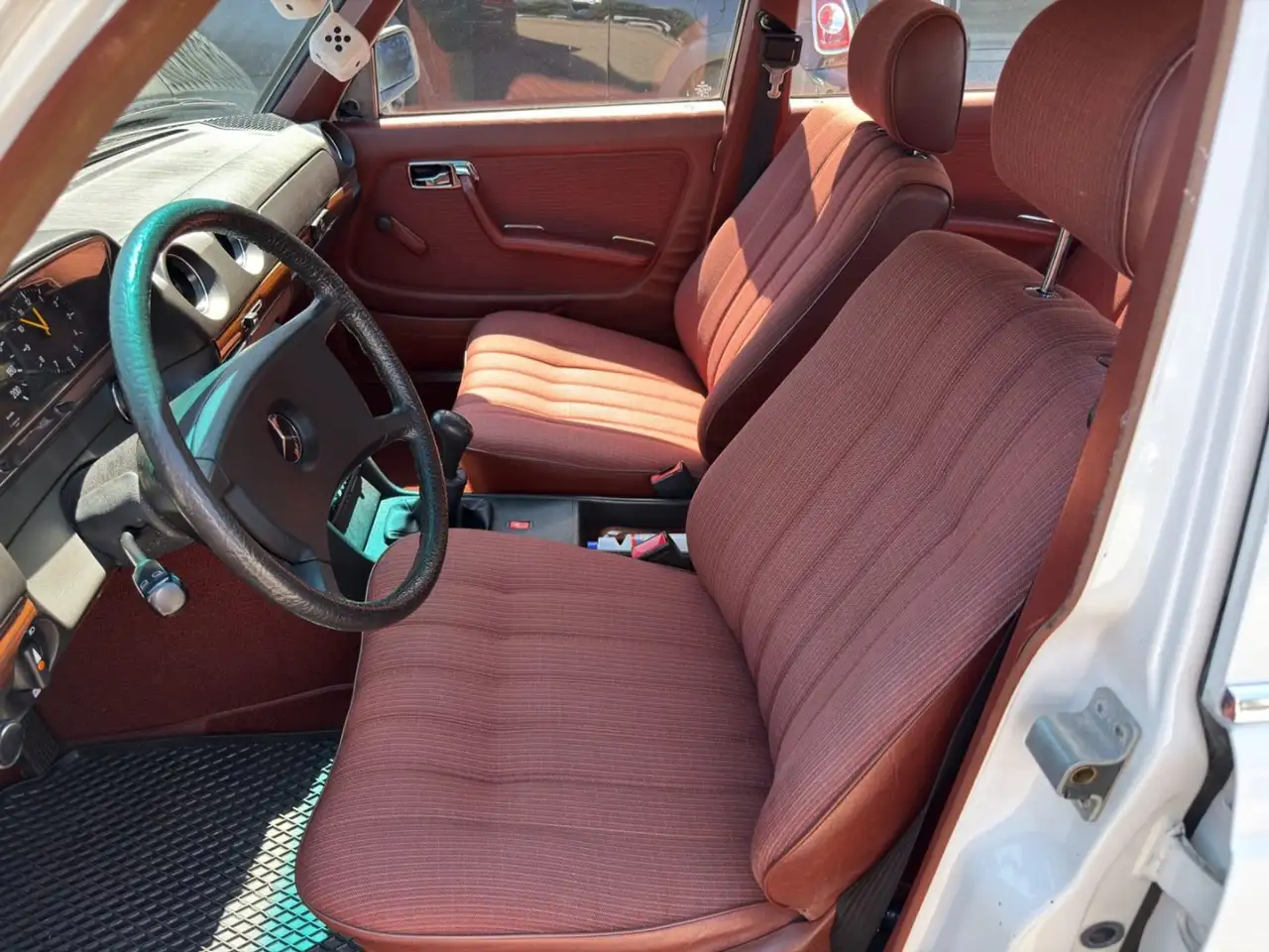 Mercedes-Benz 230 E, foto 7