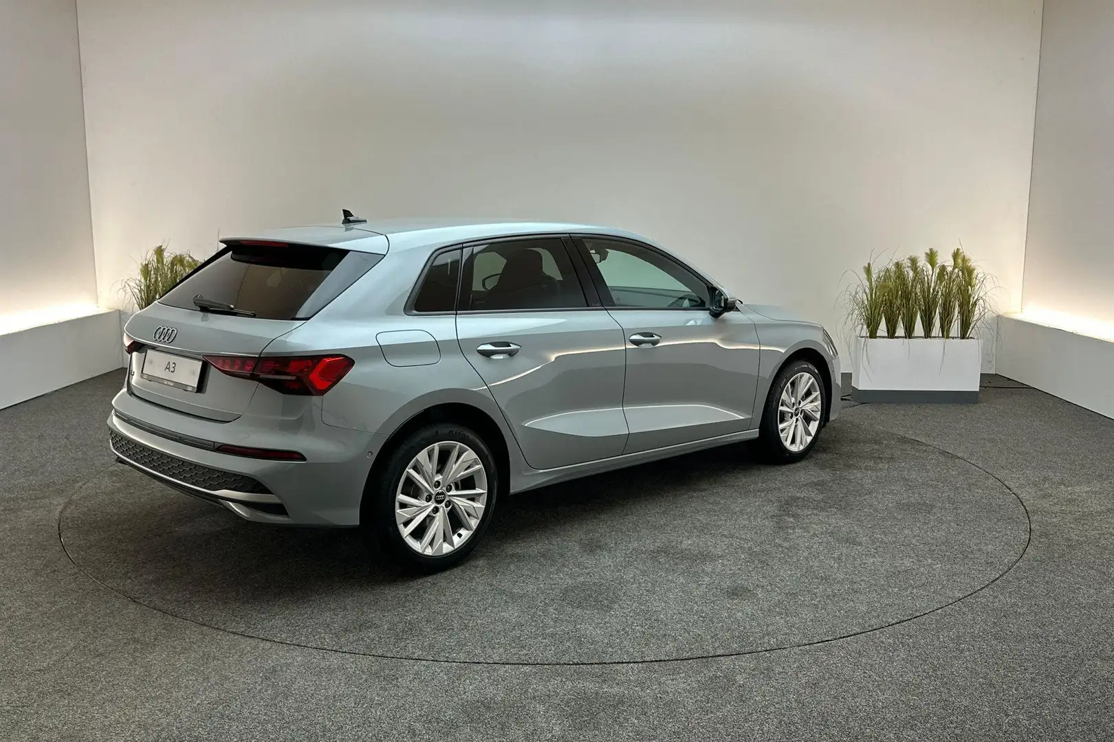 Audi A3 Sportback Pro Line 40 TFSI e S tronic Grijs - 2