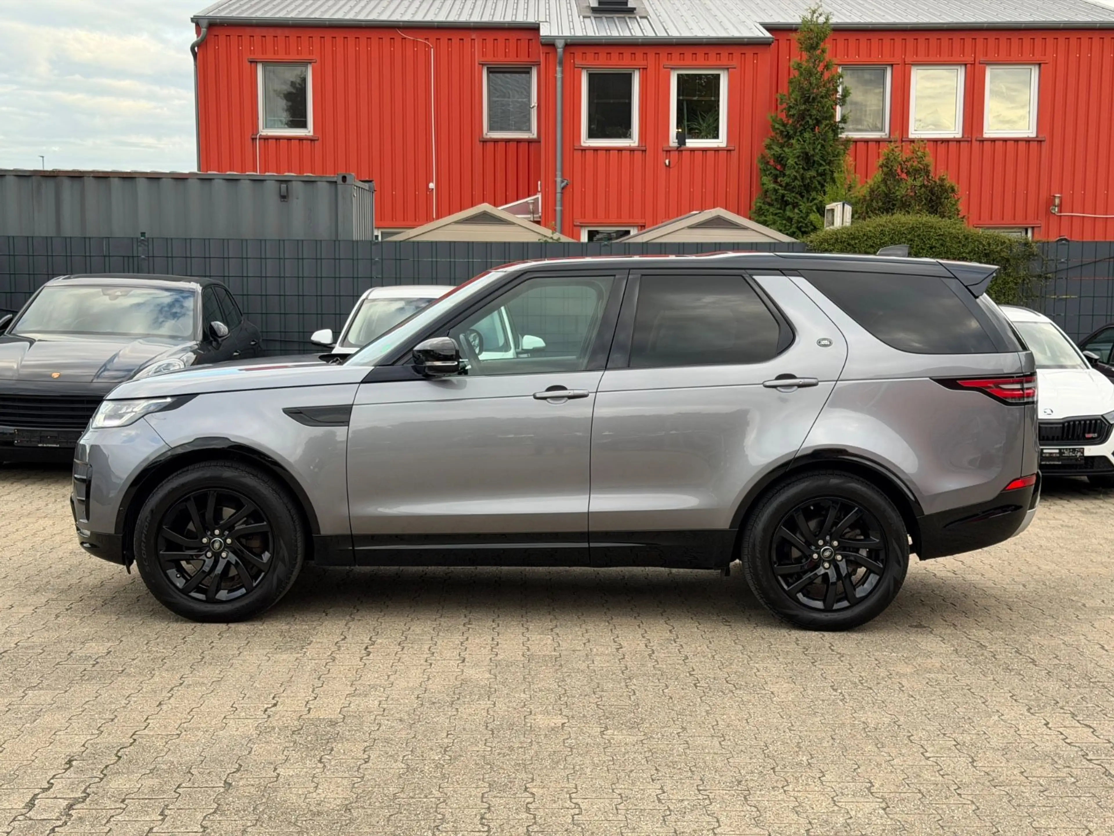 Land Rover Discovery 5 Landmark Dynamic Pano/7-Sitzer — photo 9