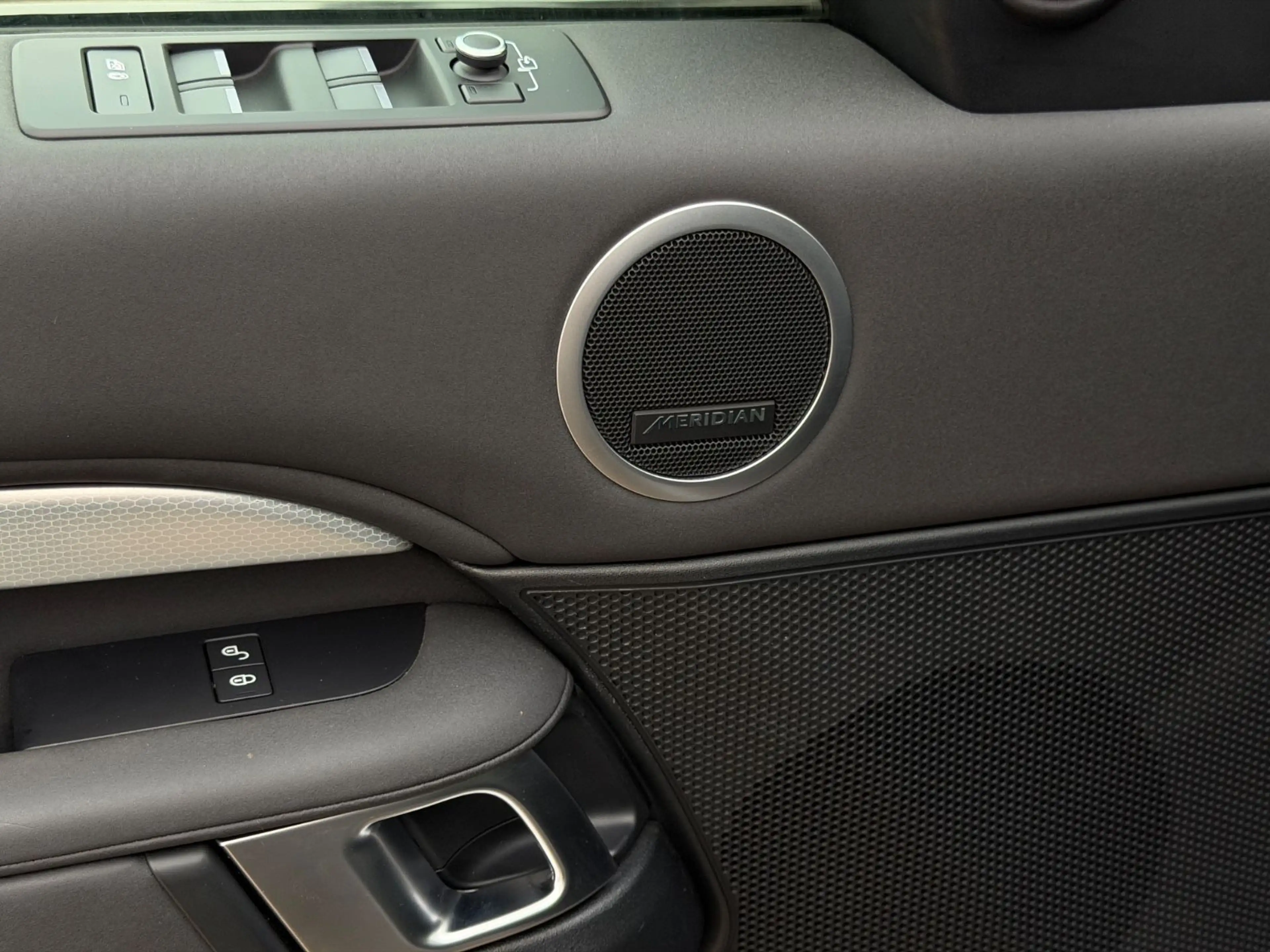 Land Rover Discovery 5 Landmark Dynamic Pano/7-Sitzer — photo 14
