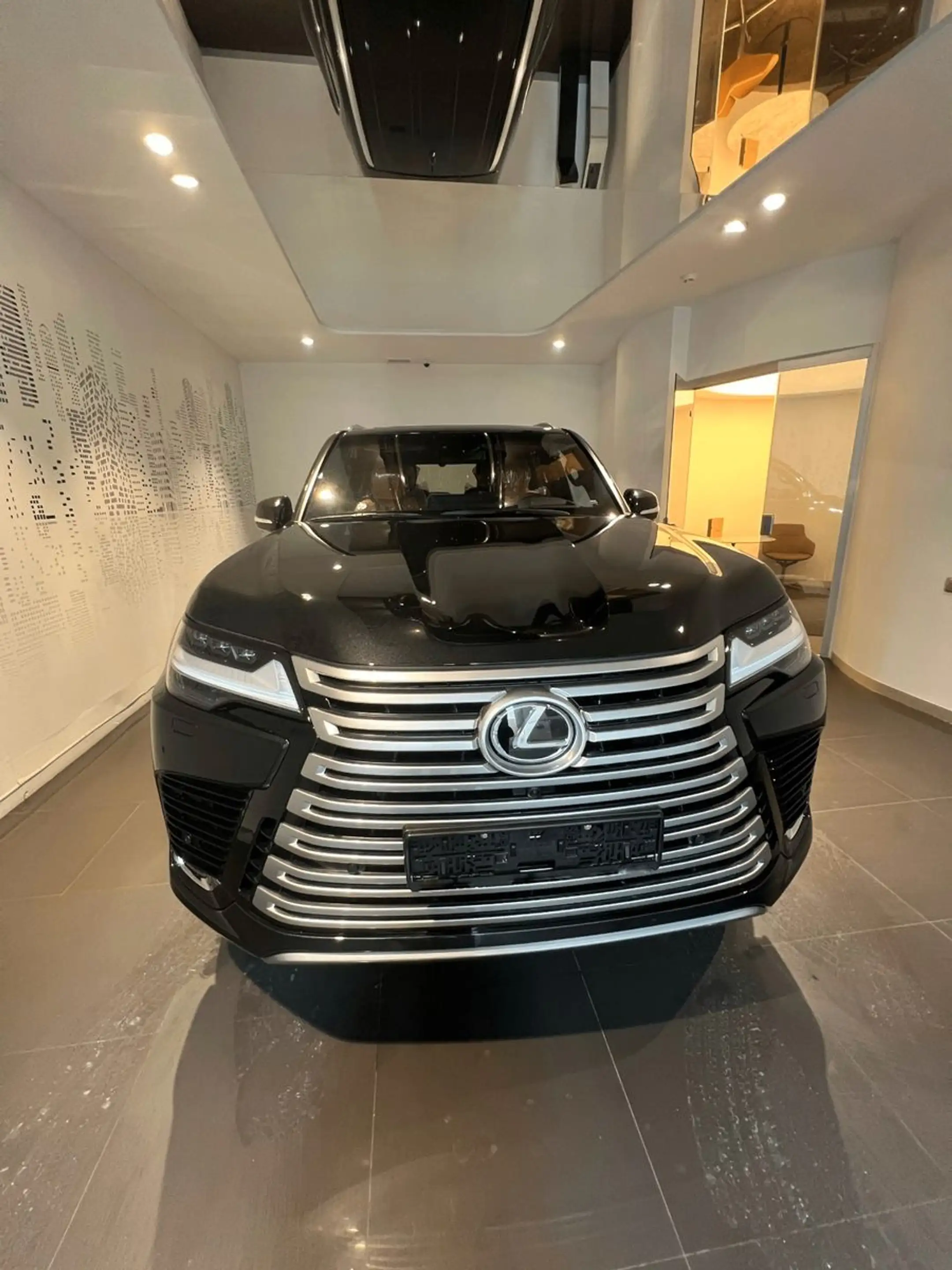 Lexus LX 600 VIP+4SEATS+ORANGE Interior+V6+NEW+2025 — photo 3