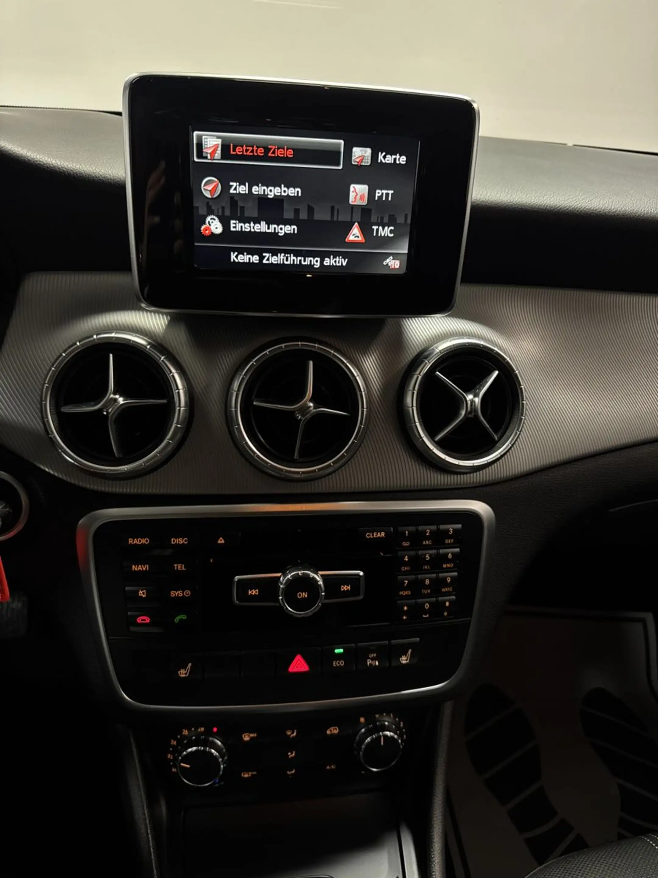 Mercedes-Benz CLA 180 *NAVIGATION*BI-XENON*H.KARDON* — photo 11