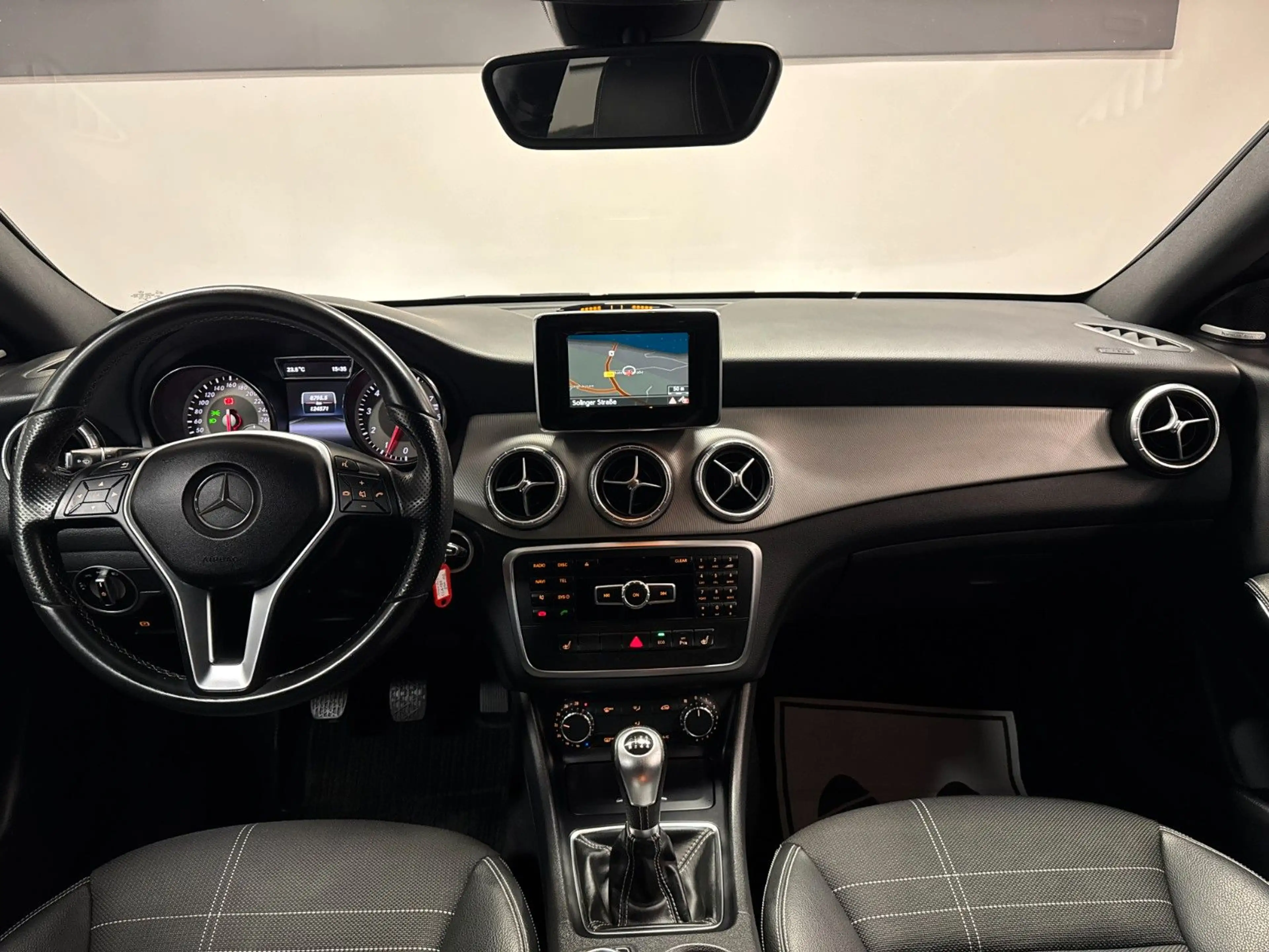 Mercedes-Benz CLA 180 *NAVIGATION*BI-XENON*H.KARDON* — photo 14