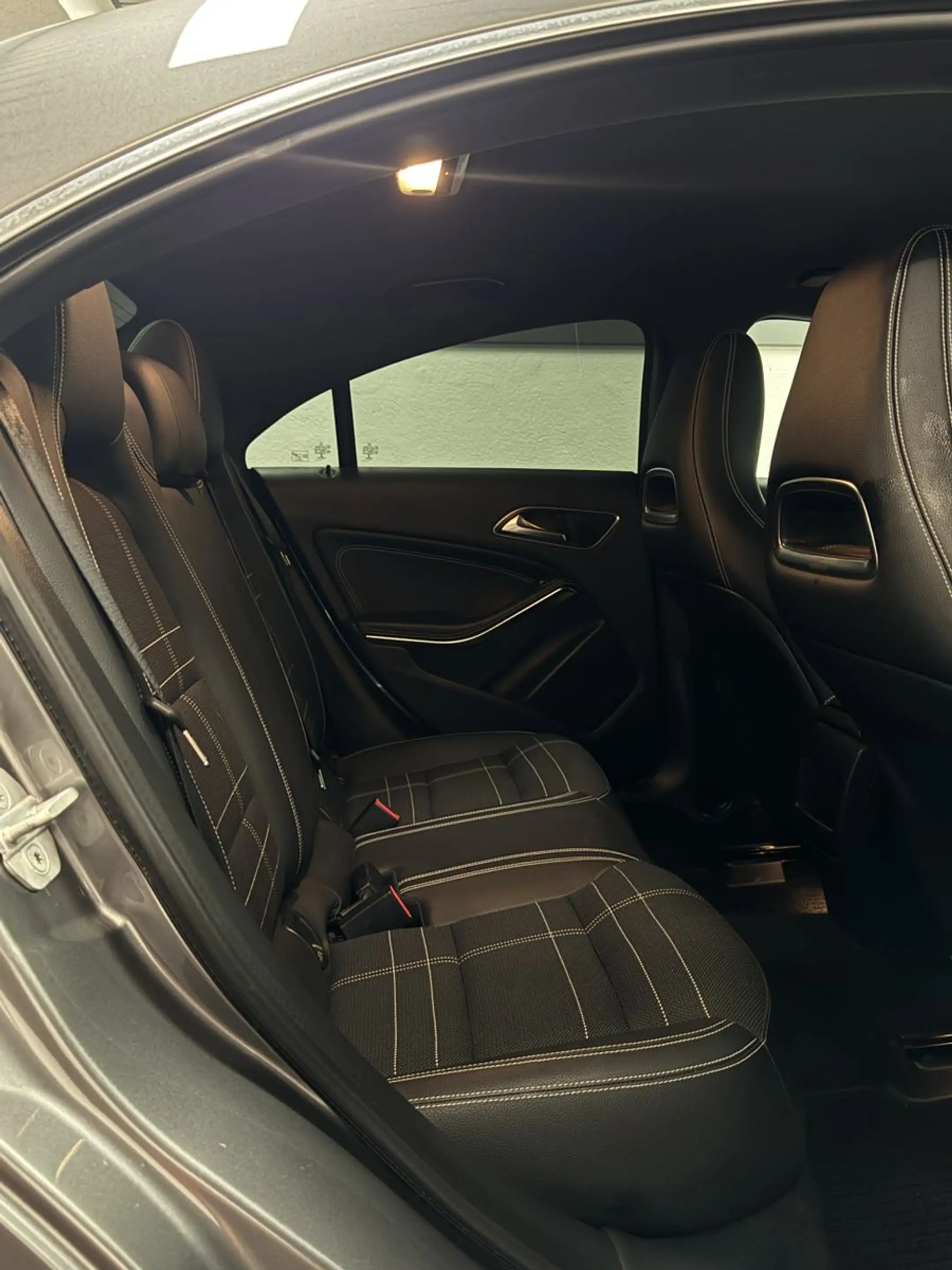 Mercedes-Benz CLA 180 *NAVIGATION*BI-XENON*H.KARDON* — photo 10