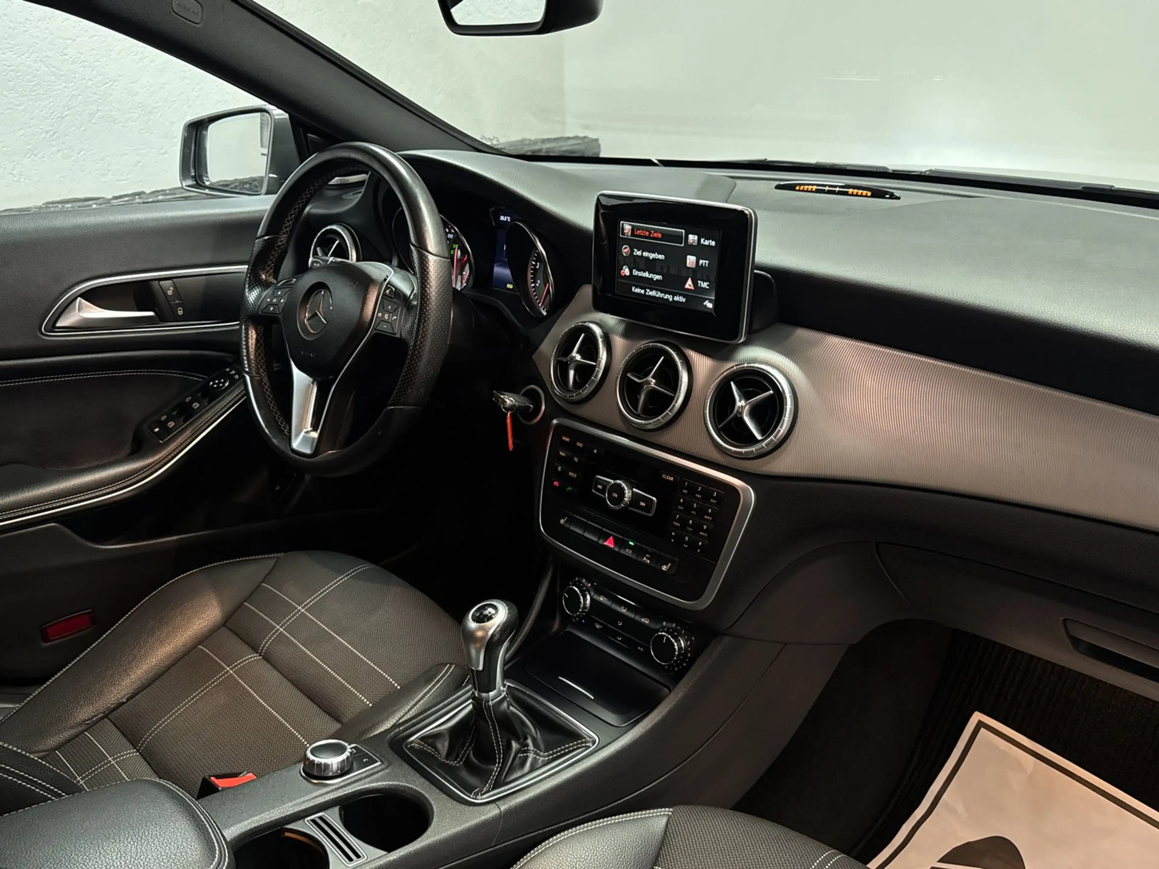 Mercedes-Benz CLA 180 *NAVIGATION*BI-XENON*H.KARDON* — photo 7