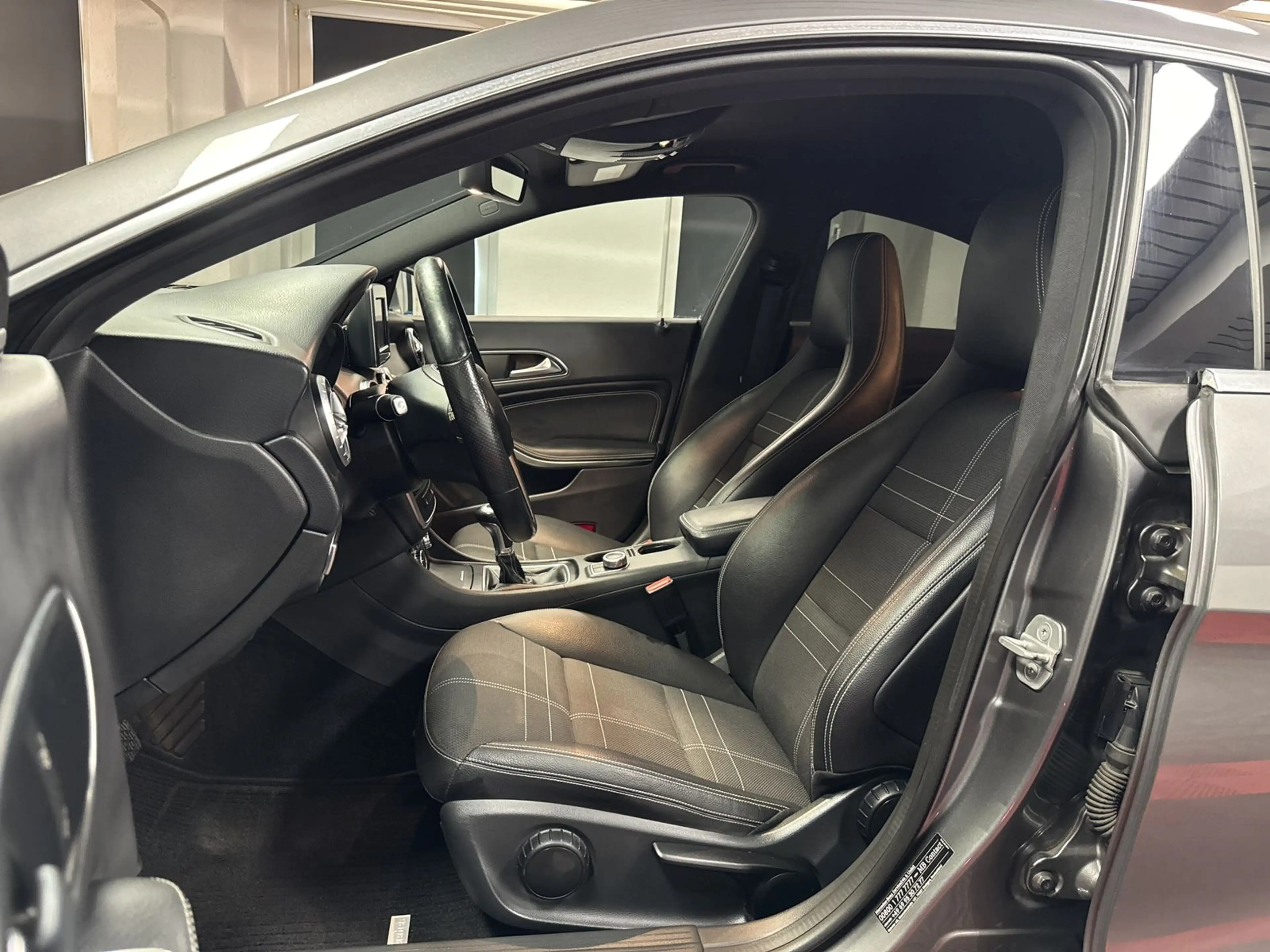 Mercedes-Benz CLA 180 *NAVIGATION*BI-XENON*H.KARDON* — photo 8