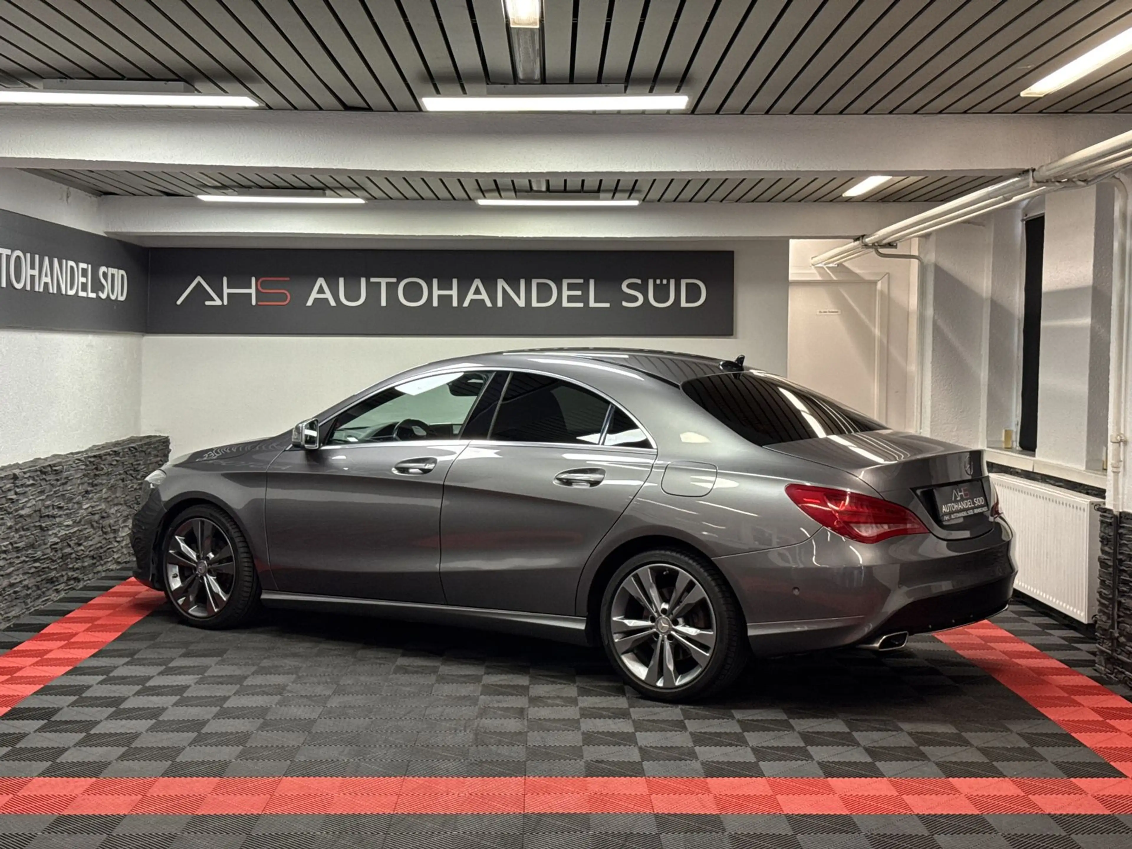Mercedes-Benz CLA 180 *NAVIGATION*BI-XENON*H.KARDON* — photo 5