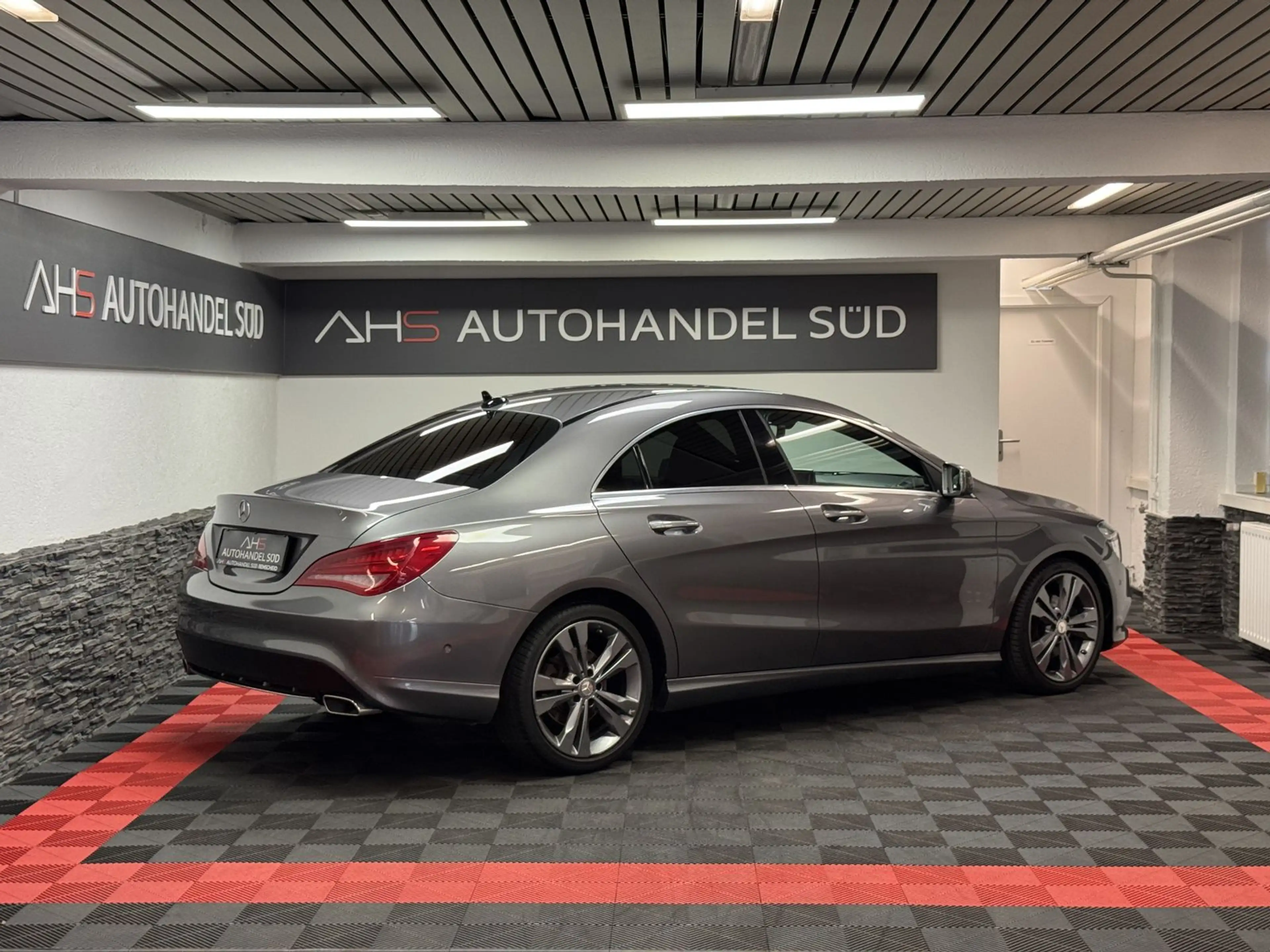 Mercedes-Benz CLA 180 *NAVIGATION*BI-XENON*H.KARDON* — photo 4
