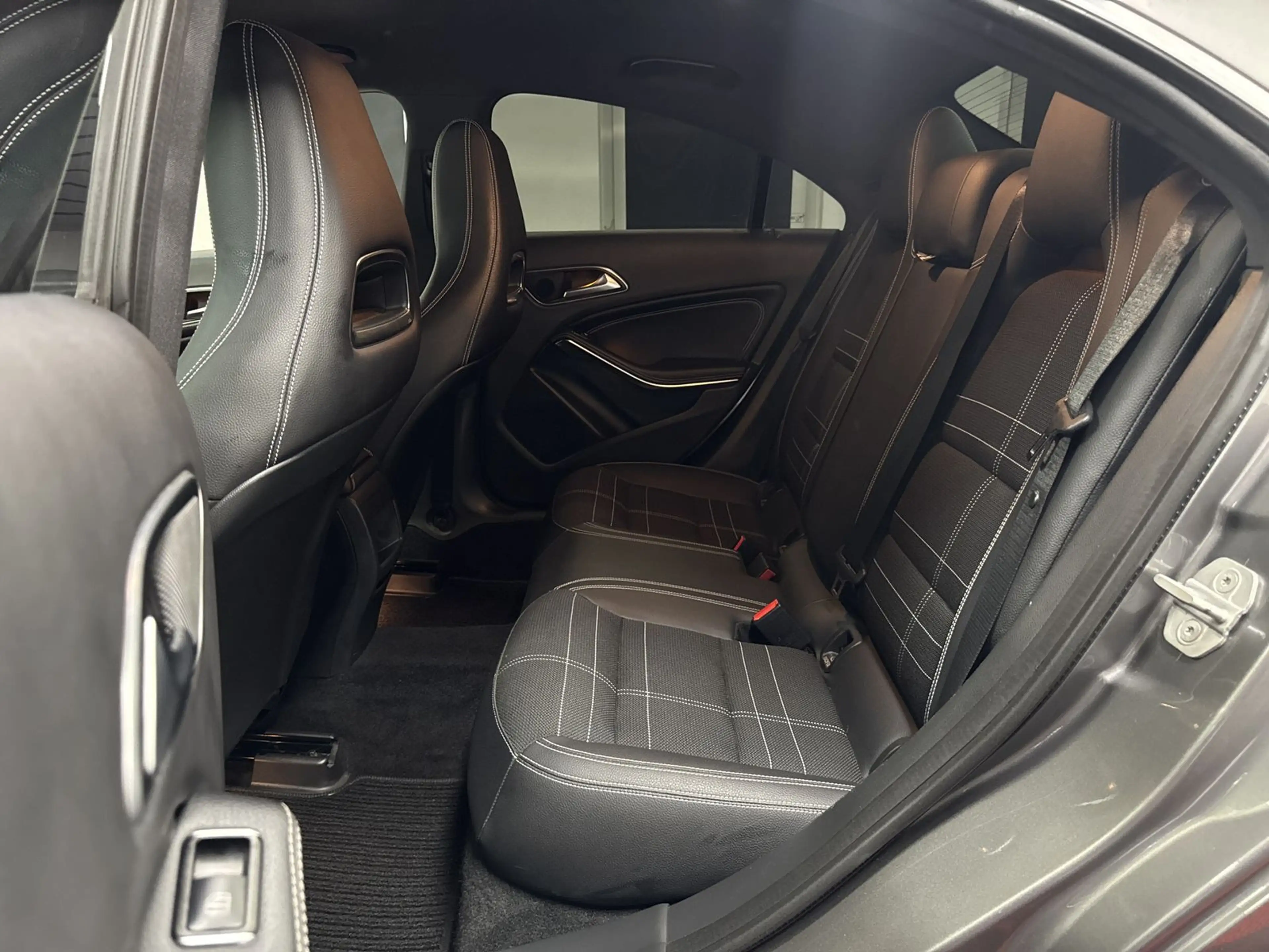Mercedes-Benz CLA 180 *NAVIGATION*BI-XENON*H.KARDON* — photo 9