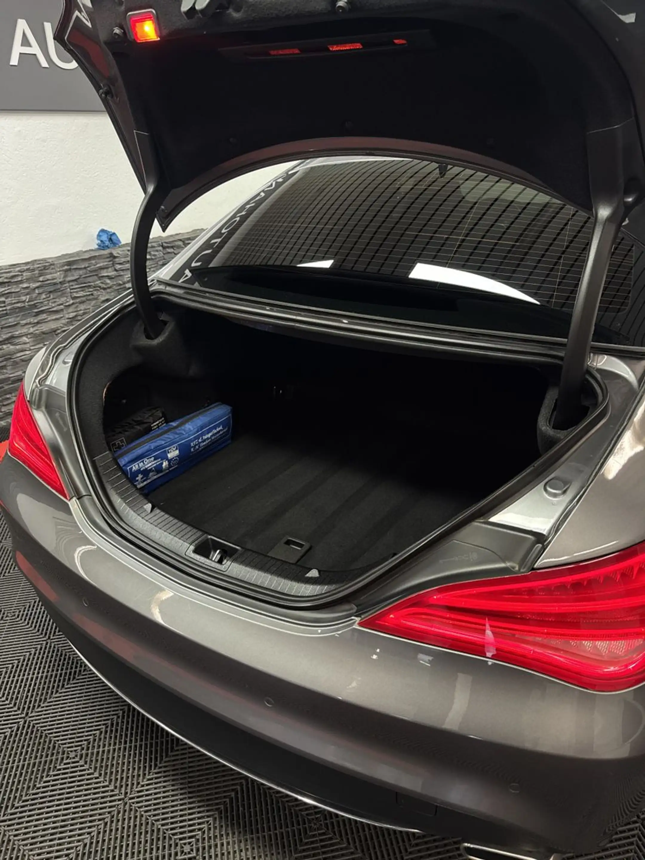 Mercedes-Benz CLA 180 *NAVIGATION*BI-XENON*H.KARDON* — photo 12