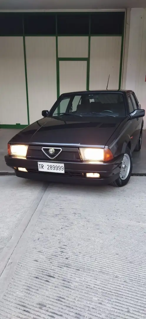 Alfa Romeo 75 1.6 Чорний - 1