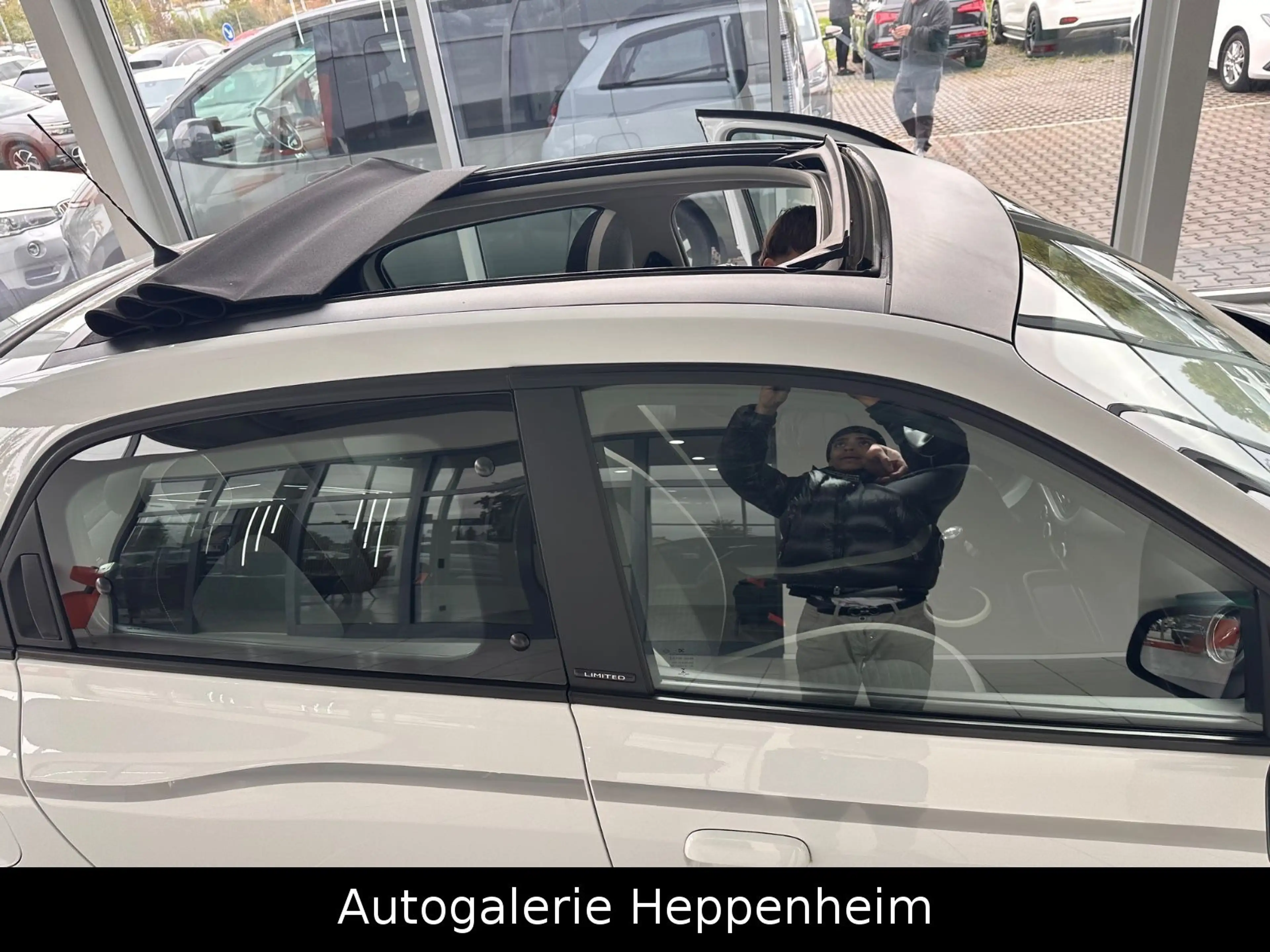 Renault Twingo Limited — photo 13