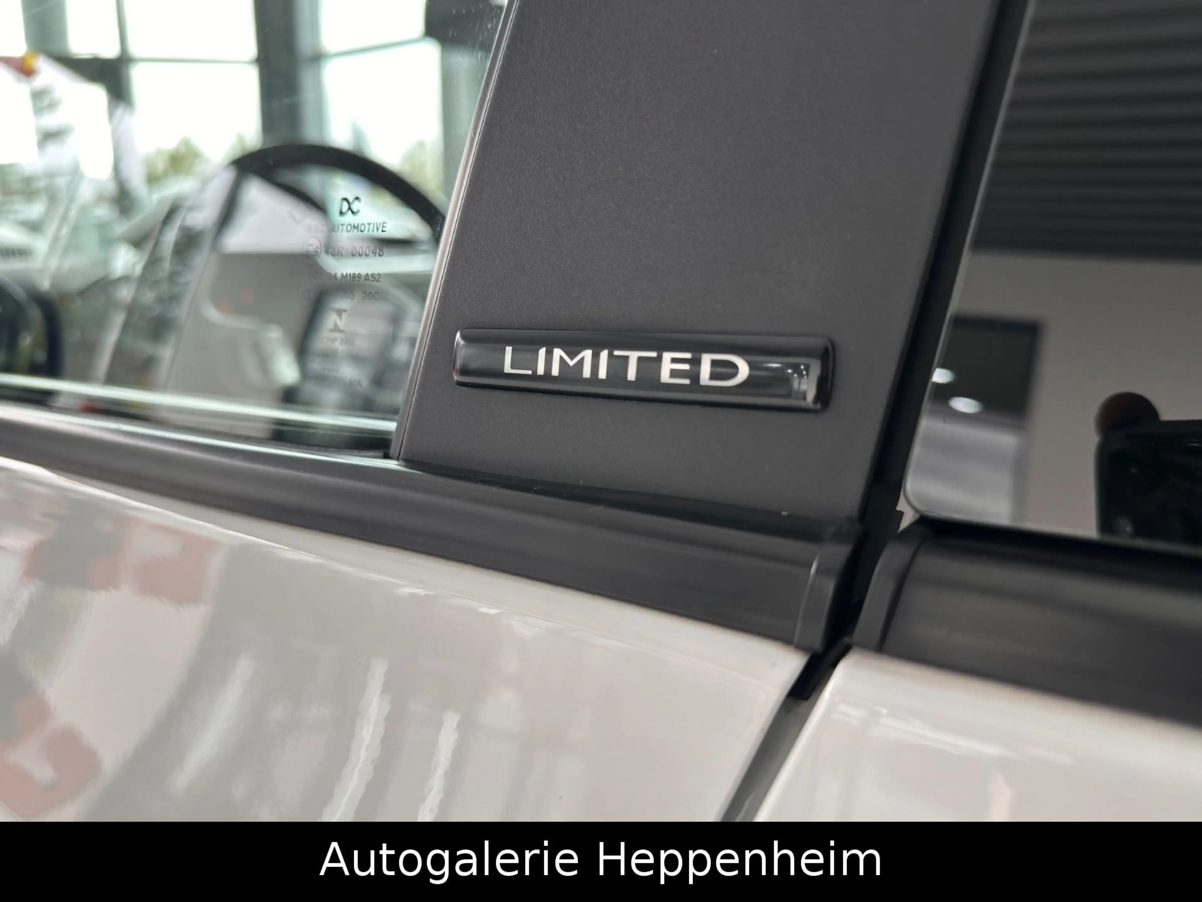 Renault Twingo Limited — photo 15