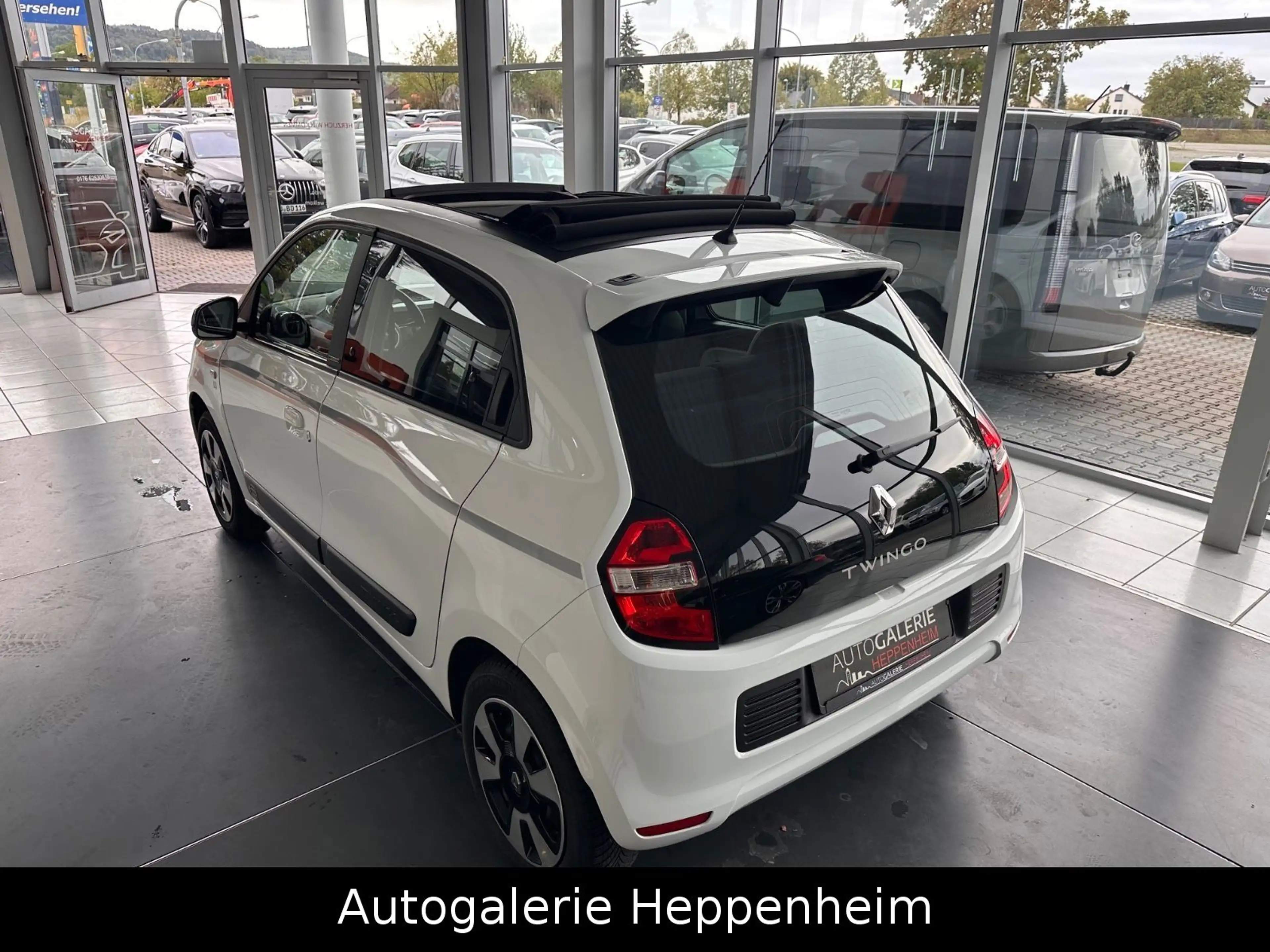 Renault Twingo Limited — photo 11