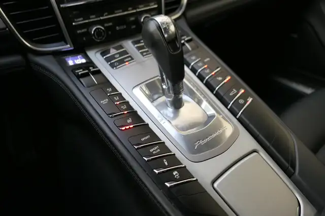Porsche Panamera view 11