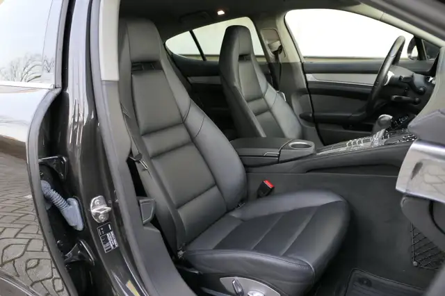 Porsche Panamera view 3