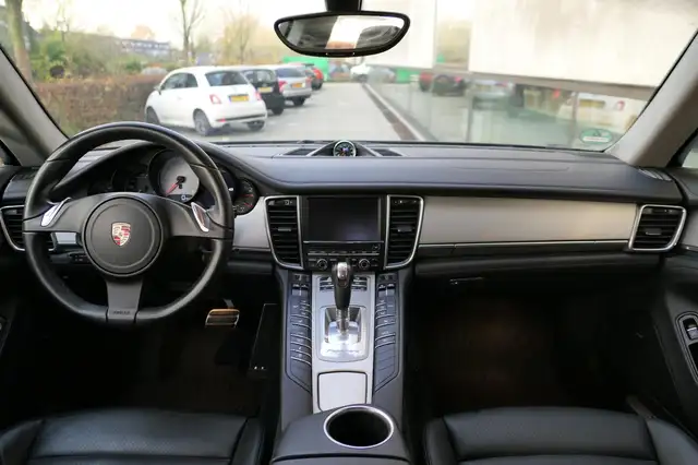 Porsche Panamera view 7