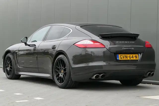 Porsche Panamera view 15