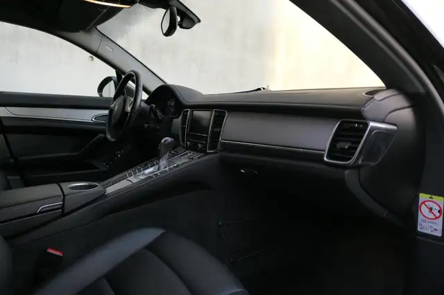 Porsche Panamera view 4