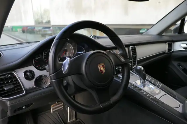 Porsche Panamera view 8