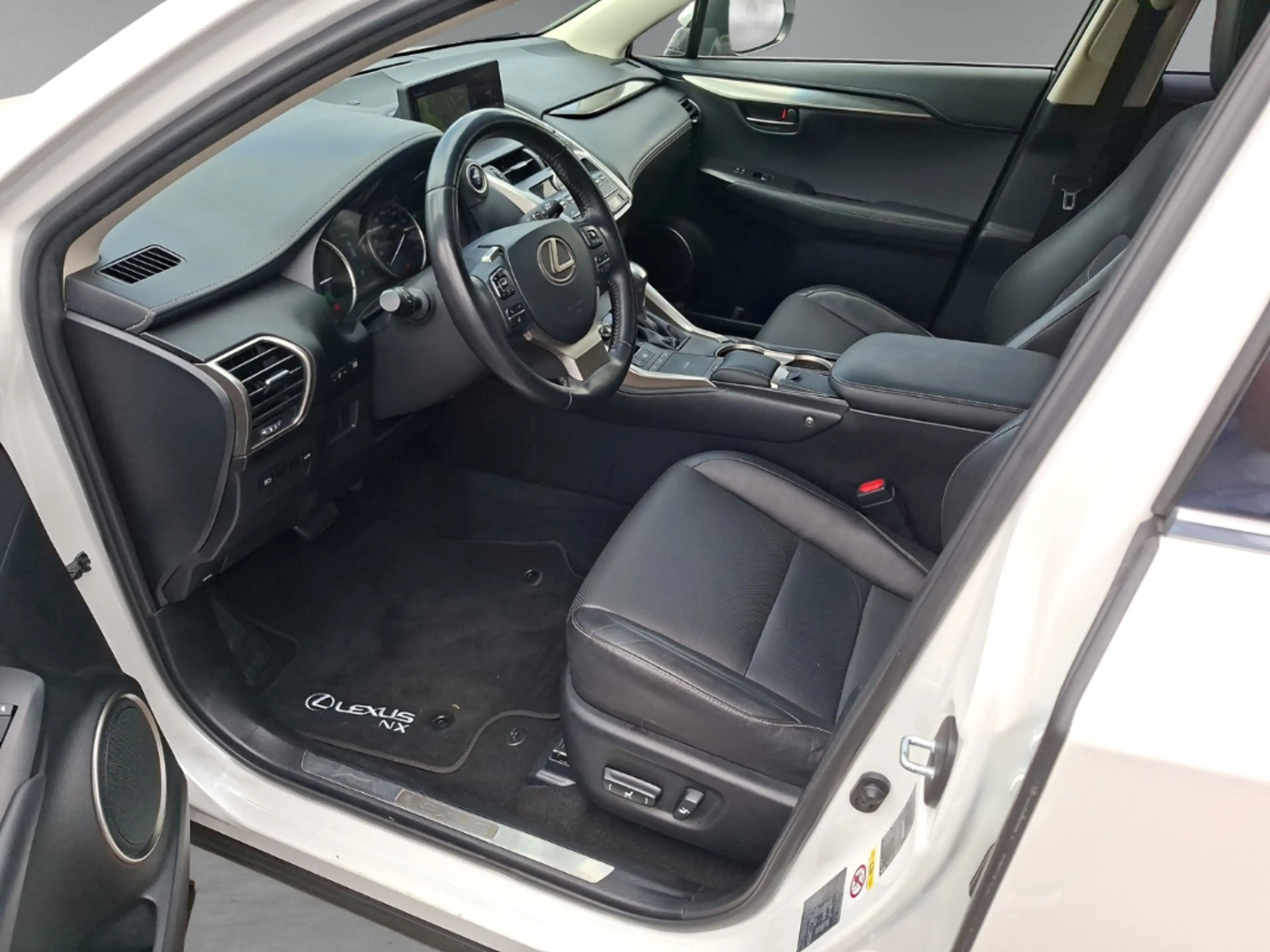 Lexus NX 300h E-Four Navi LED ACC El. Heckklappe Mehrzonenklima — photo 10