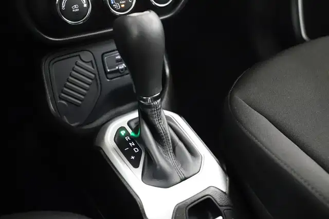Jeep Renegade view 18