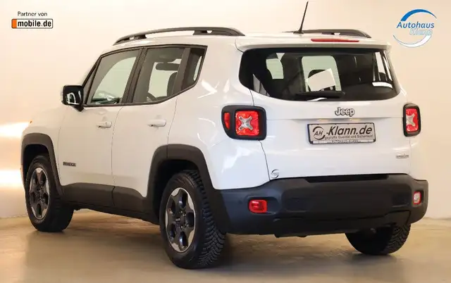 Jeep Renegade view 8