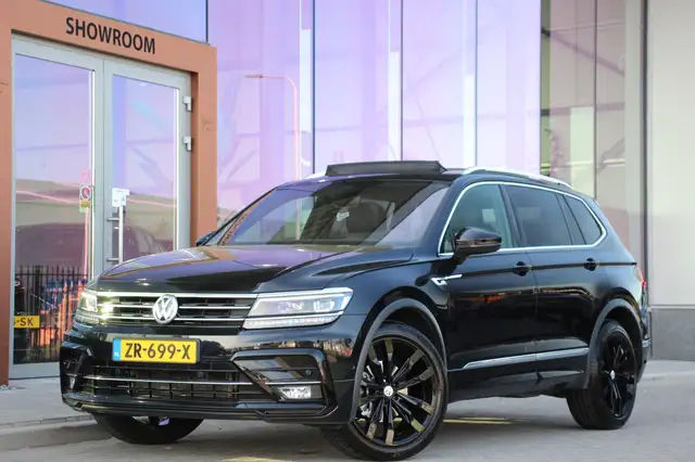 2019 Volkswagen Tiguan Allspace in Black for sale