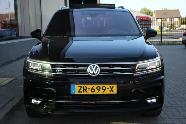 Volkswagen Tiguan Allspace view 4