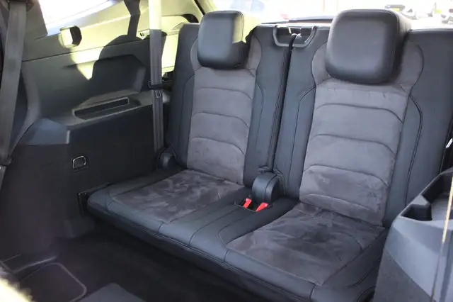 Volkswagen Tiguan Allspace view 18