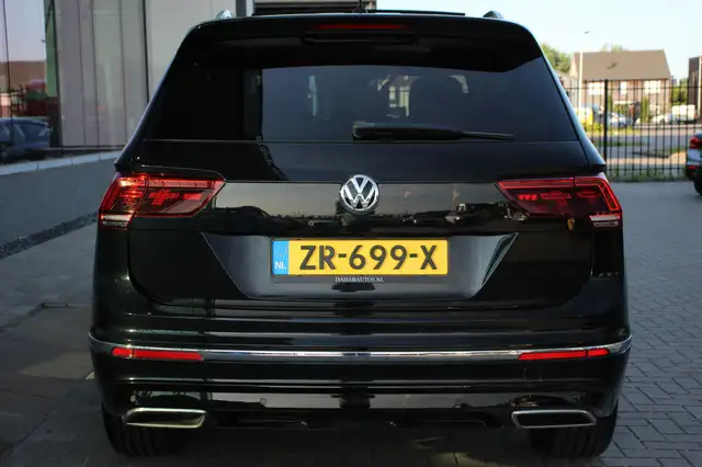 Volkswagen Tiguan Allspace view 7