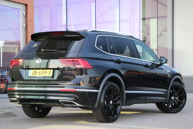 Volkswagen Tiguan Allspace view 8