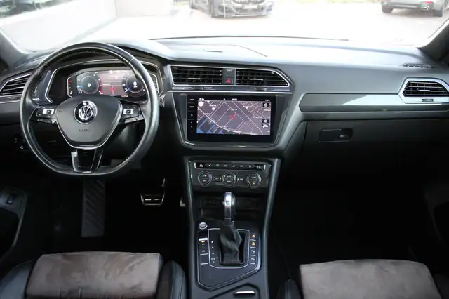 Volkswagen Tiguan Allspace view 11