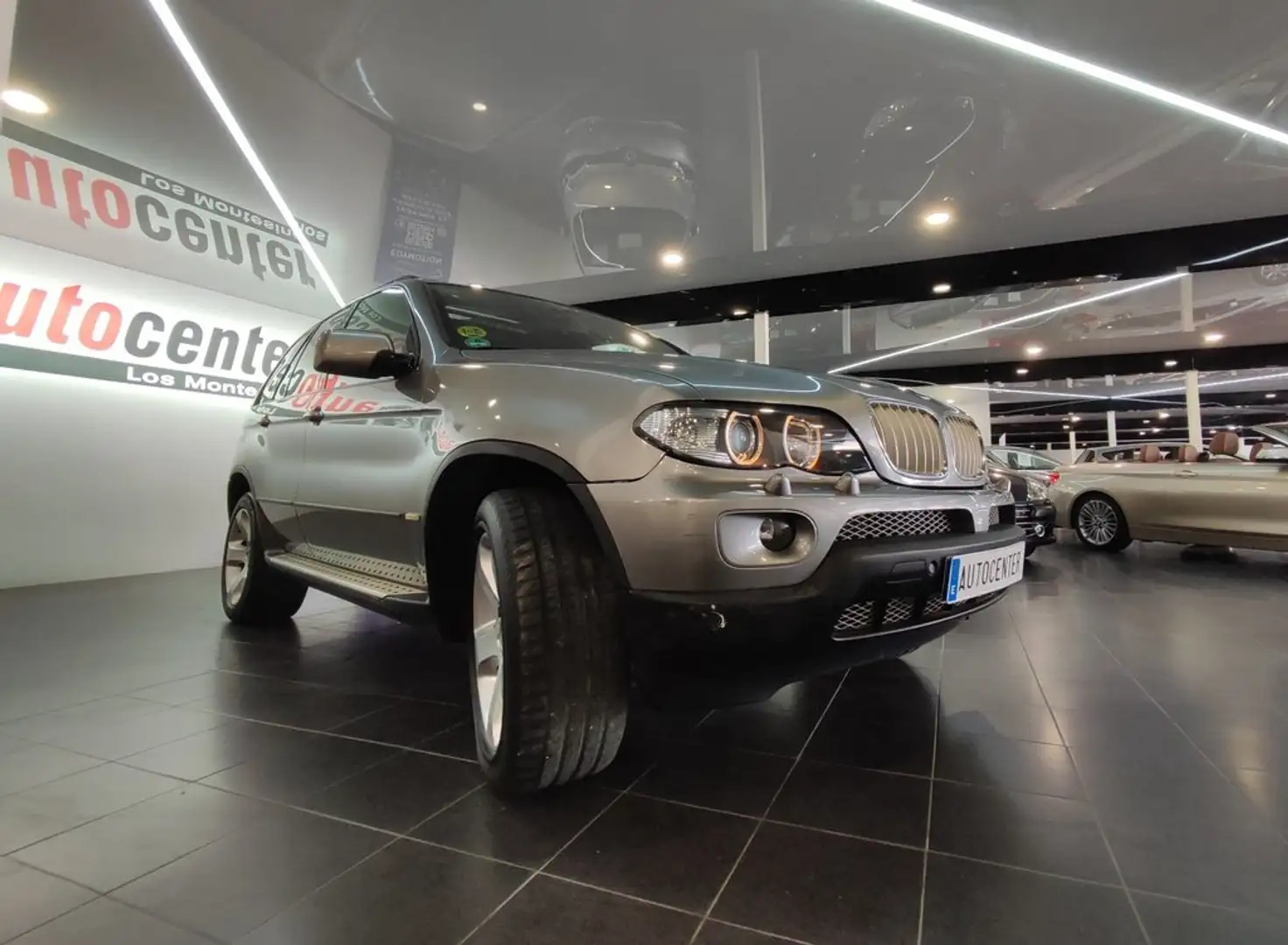 BMW X5 4.4i Aut. Grigio - 2