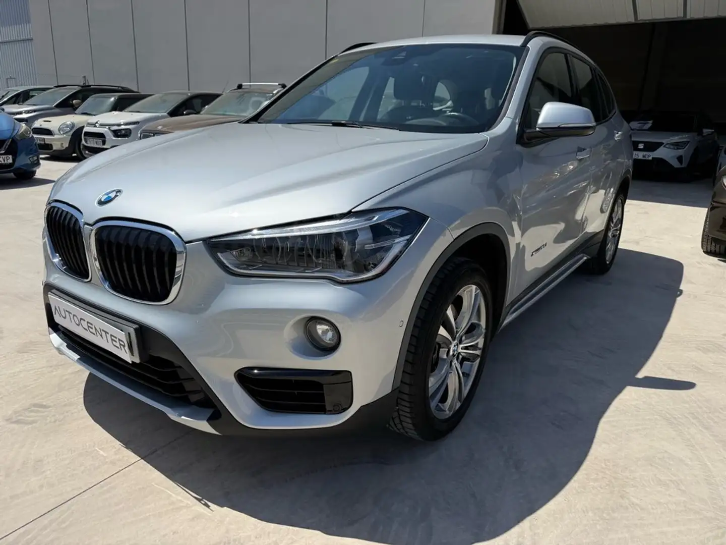 BMW X1 xDrive 20dA Gris - 1