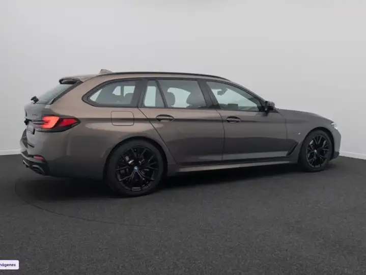 BMW Serie 5 2022, foto 6
